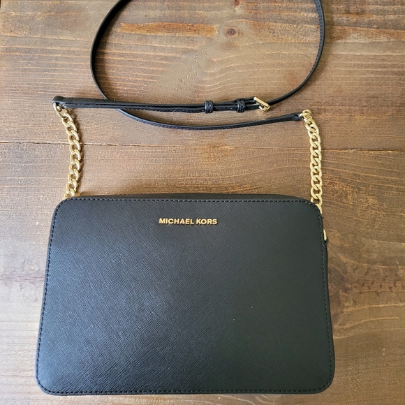 Michael Kors Handbags - Michael Kors Crossbody purse